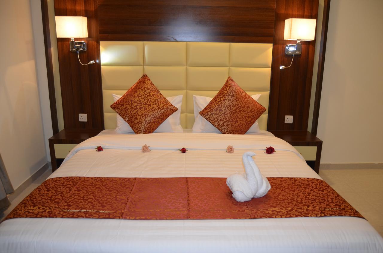 Lina Park 4 Aparthotel Khobar Bagian luar foto